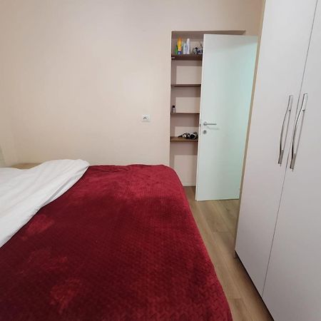 Apartamento Ajla Komuna Apartament Tirana Exterior foto